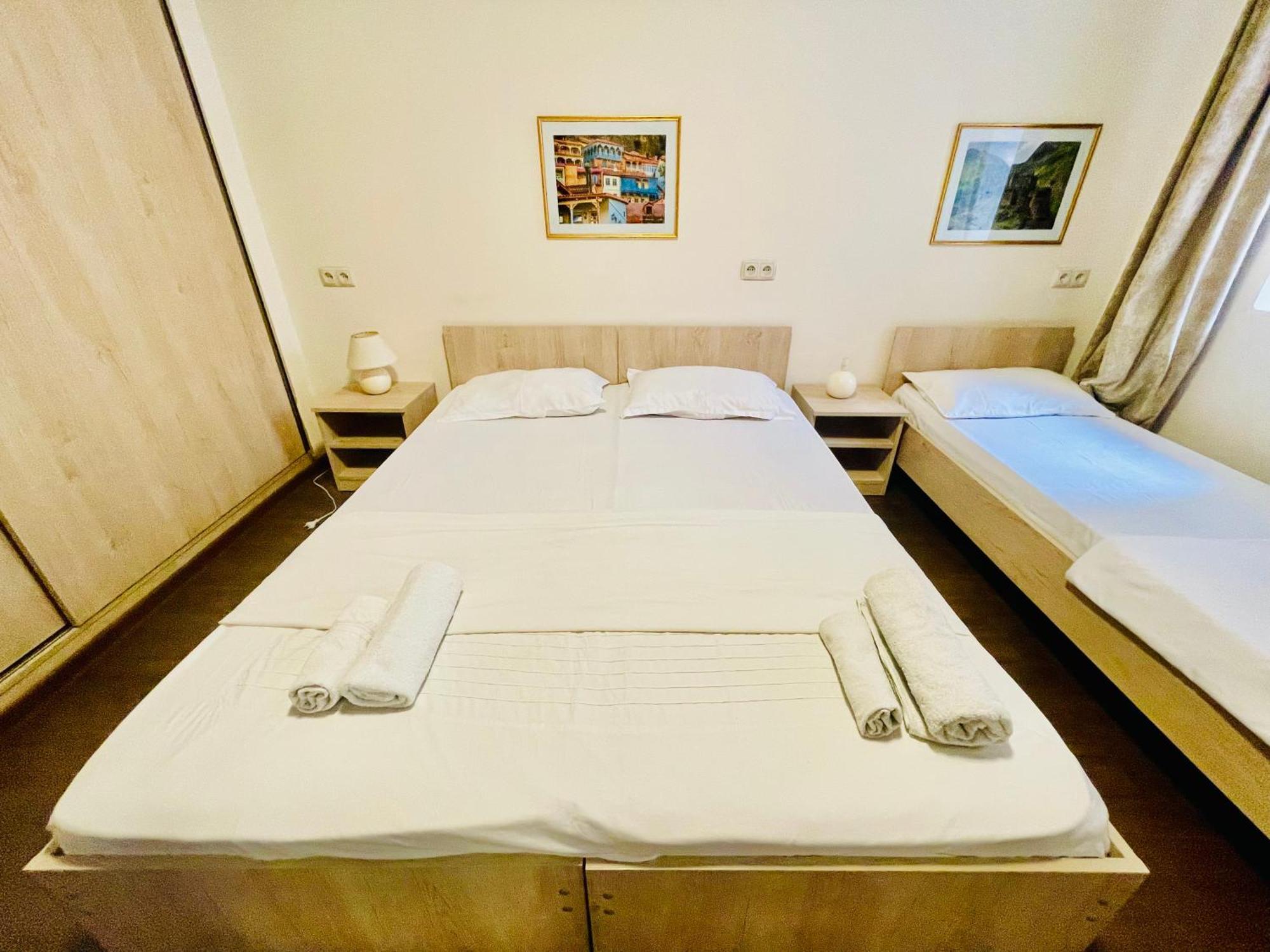 Hotel Klarastan Bon Voyage 第比利斯 外观 照片