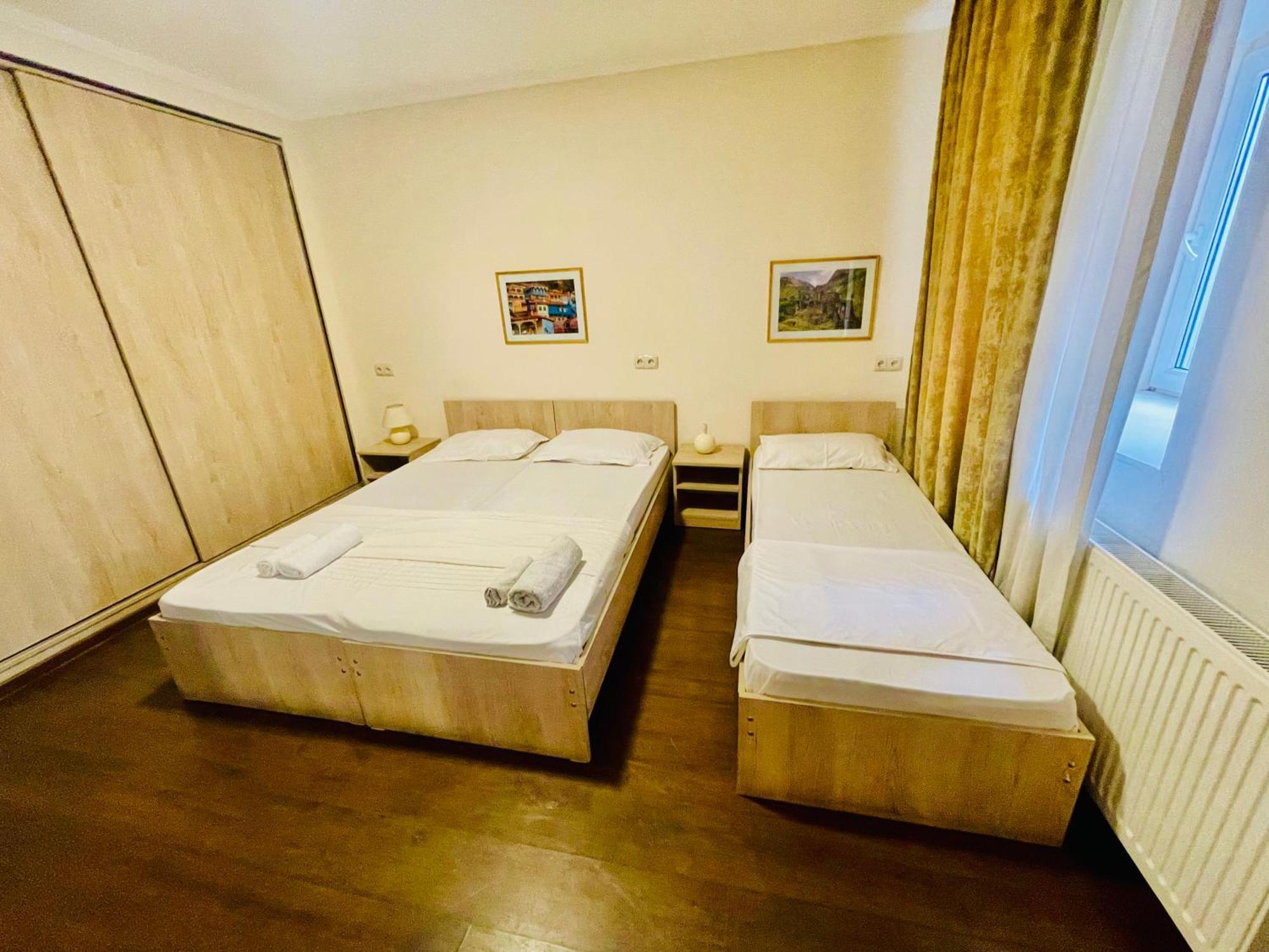 Hotel Klarastan Bon Voyage 第比利斯 外观 照片