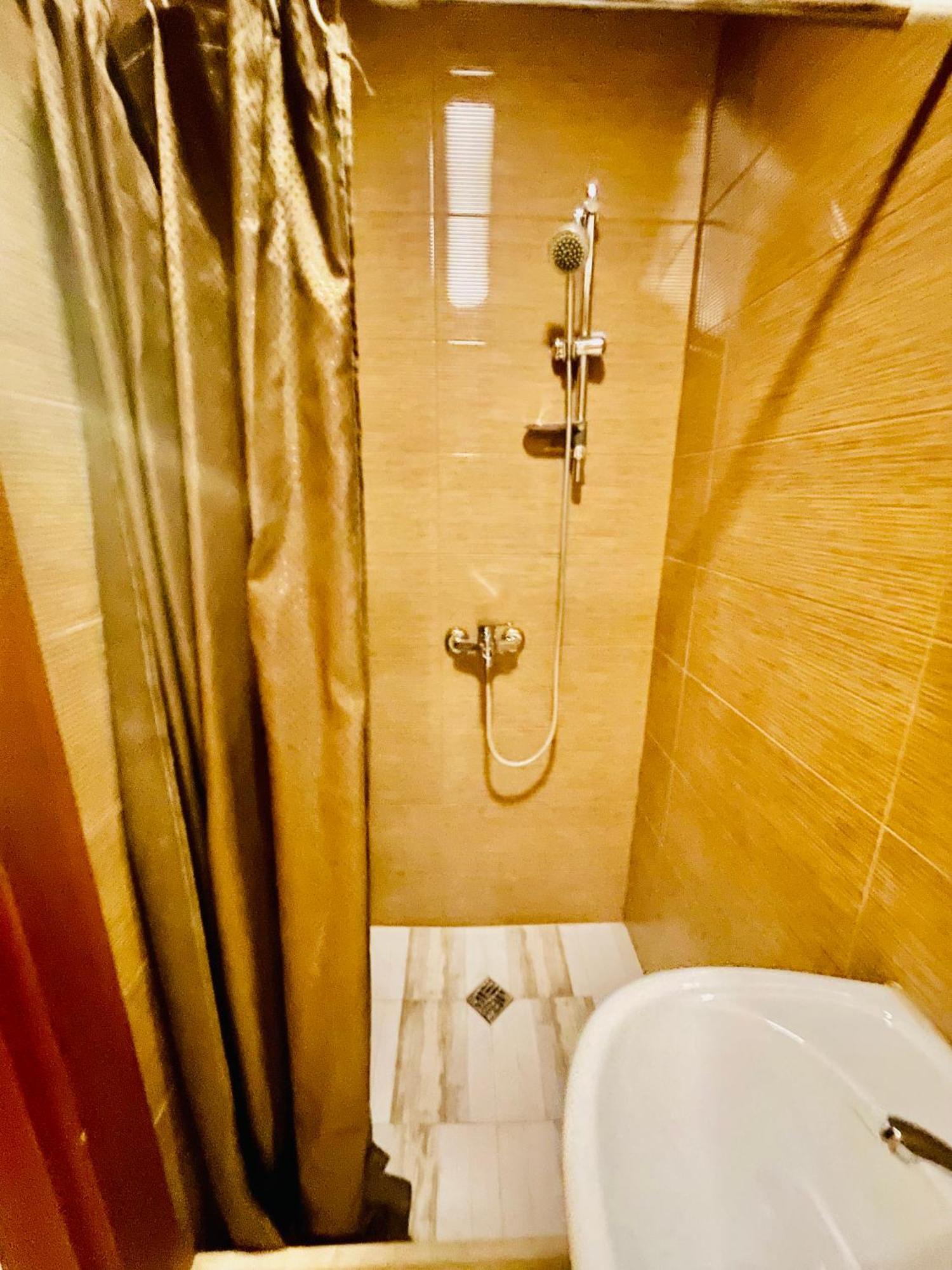 Hotel Klarastan Bon Voyage 第比利斯 外观 照片