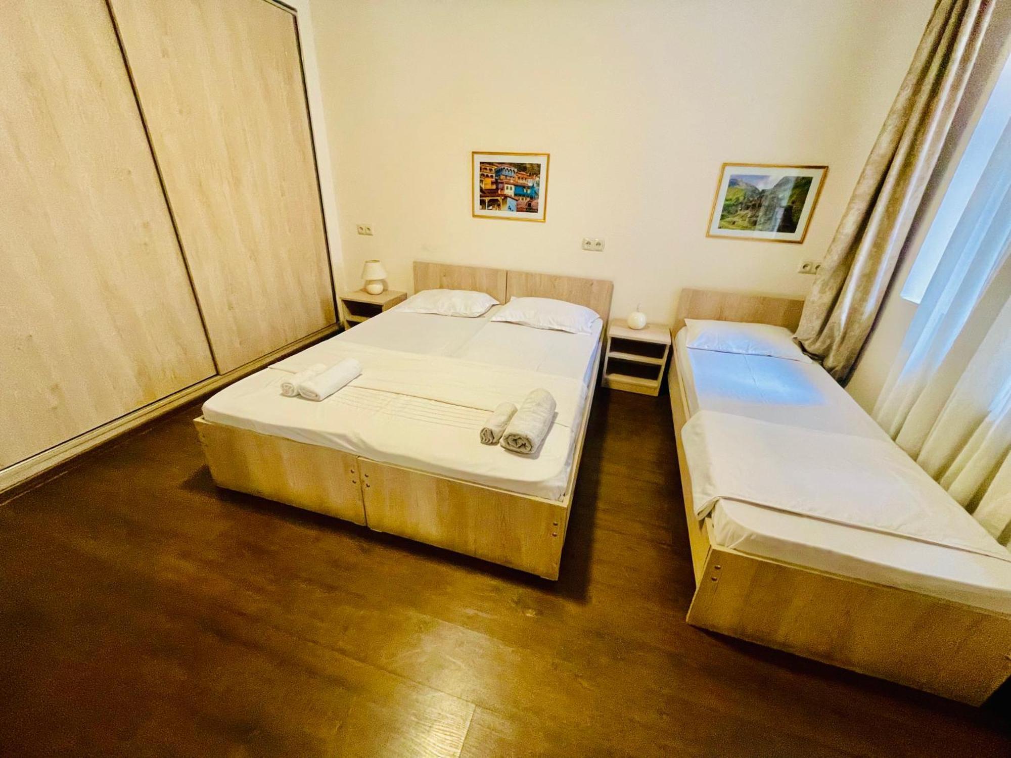 Hotel Klarastan Bon Voyage 第比利斯 外观 照片