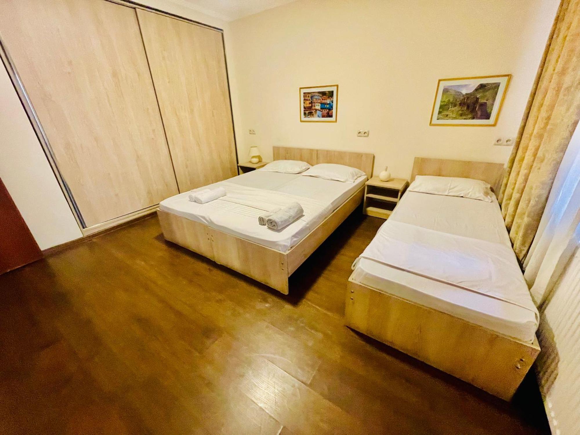 Hotel Klarastan Bon Voyage 第比利斯 外观 照片