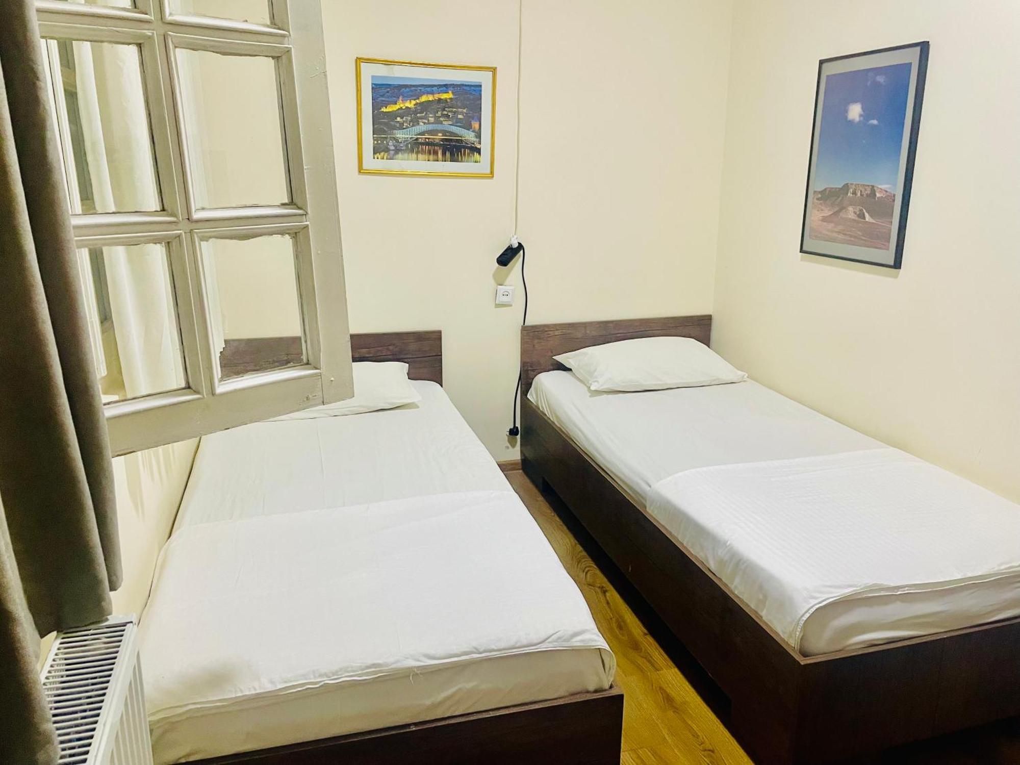 Hotel Klarastan Bon Voyage 第比利斯 外观 照片