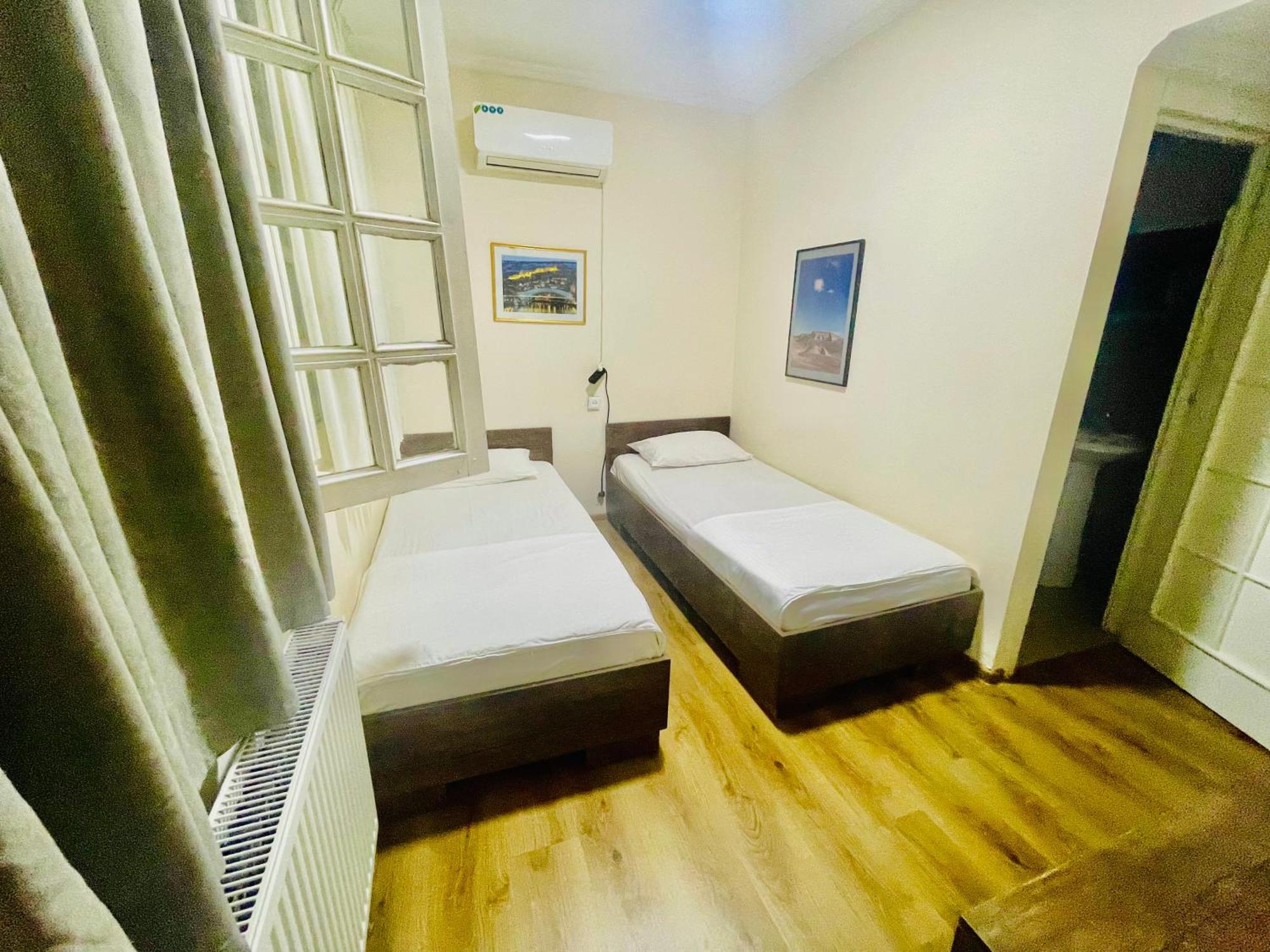 Hotel Klarastan Bon Voyage 第比利斯 外观 照片