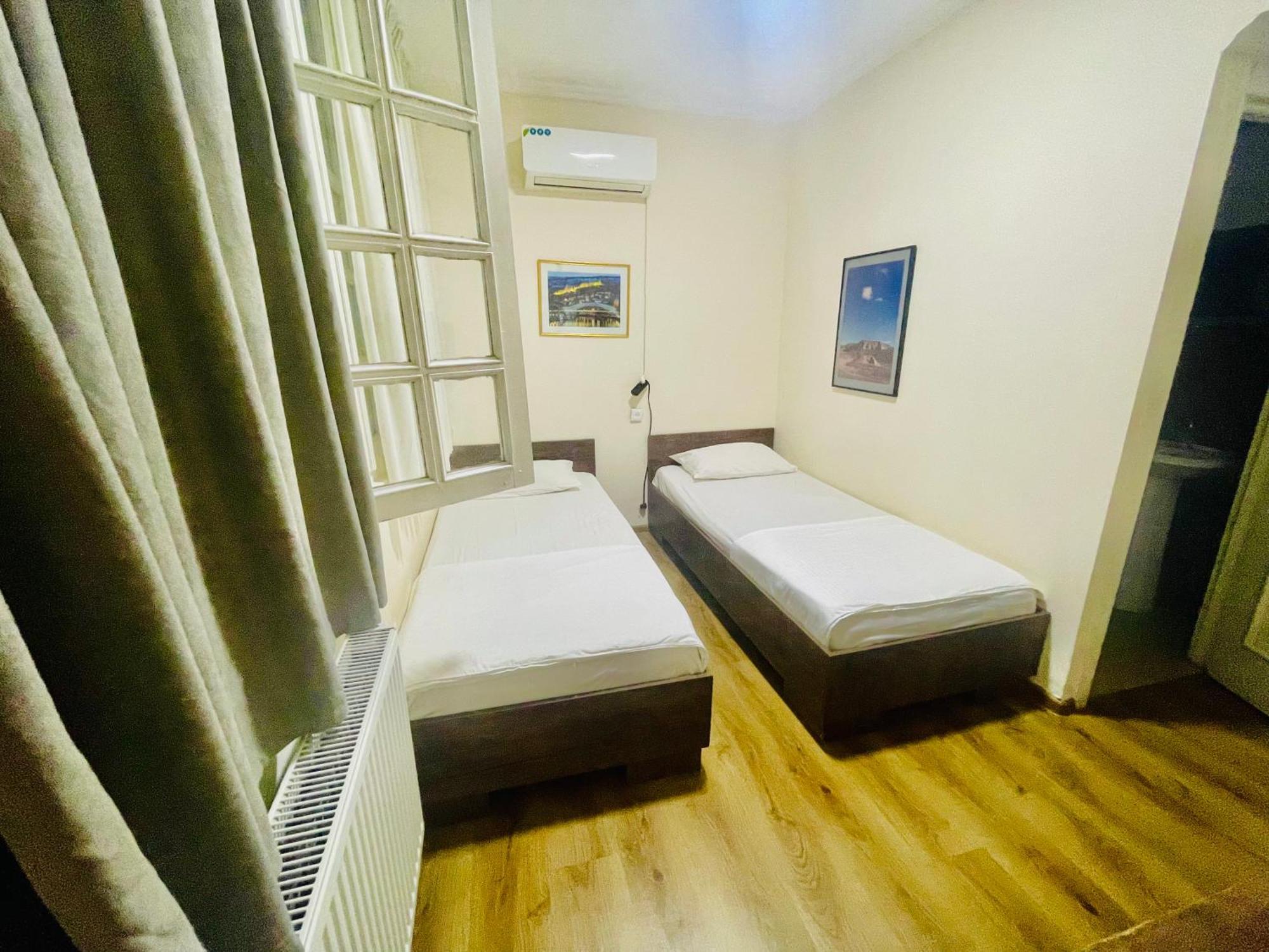 Hotel Klarastan Bon Voyage 第比利斯 外观 照片