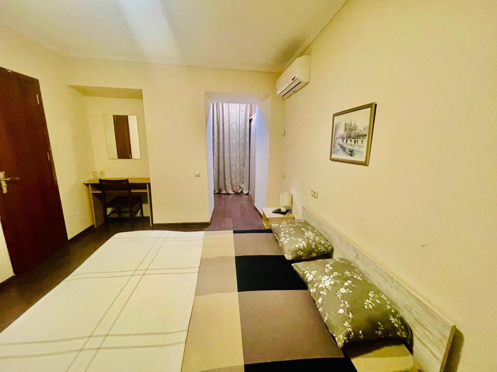 Hotel Klarastan Bon Voyage 第比利斯 外观 照片