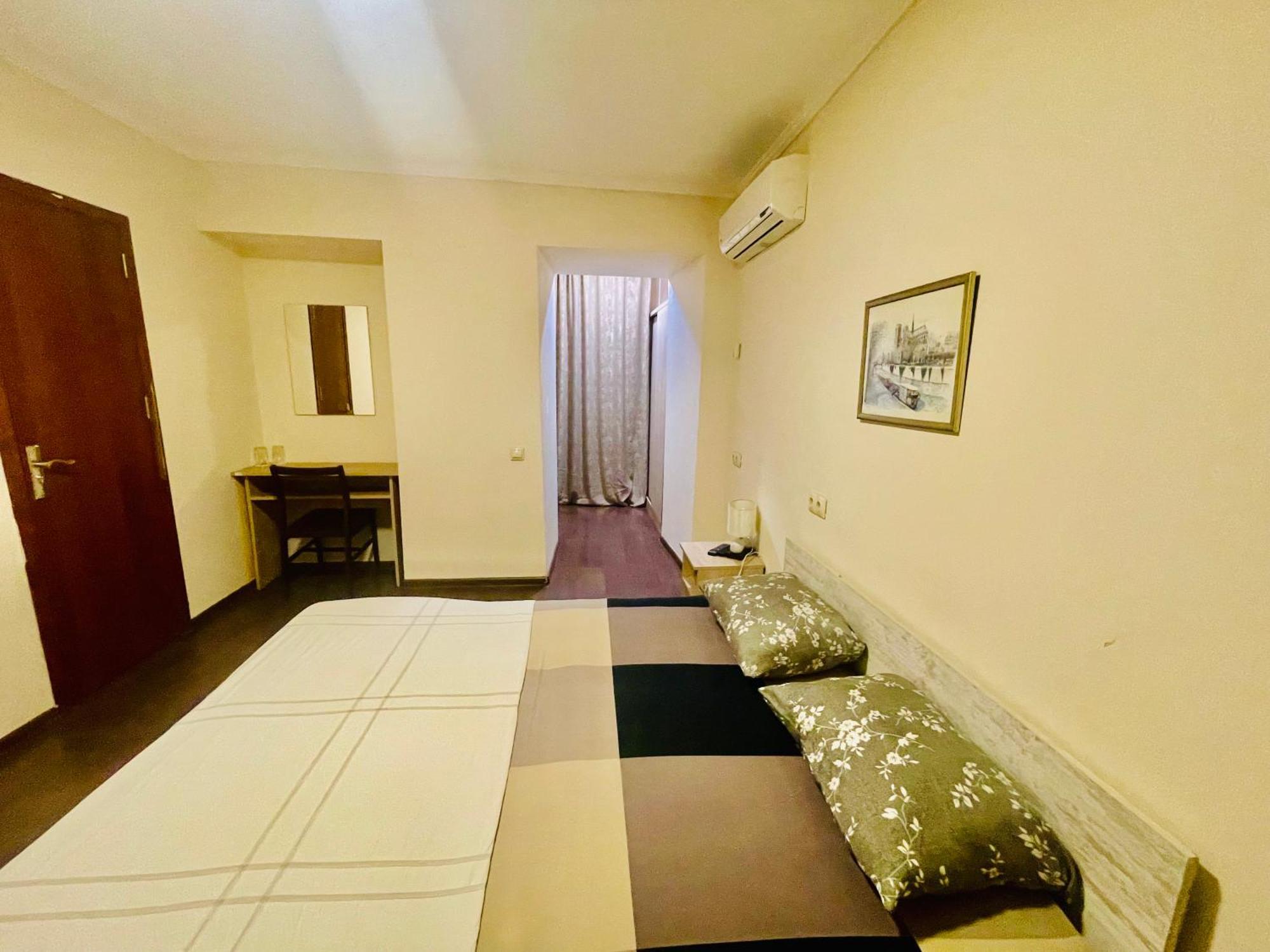 Hotel Klarastan Bon Voyage 第比利斯 外观 照片