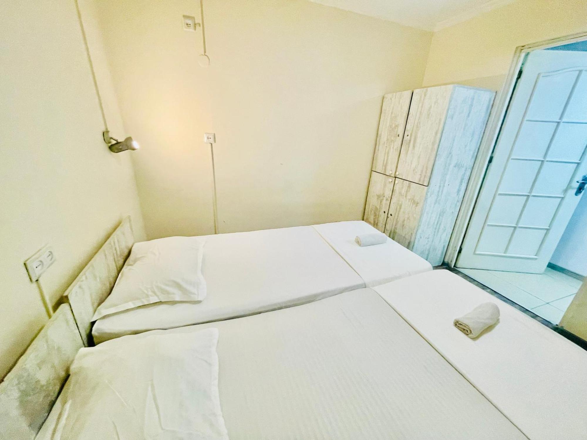 Hotel Klarastan Bon Voyage 第比利斯 外观 照片