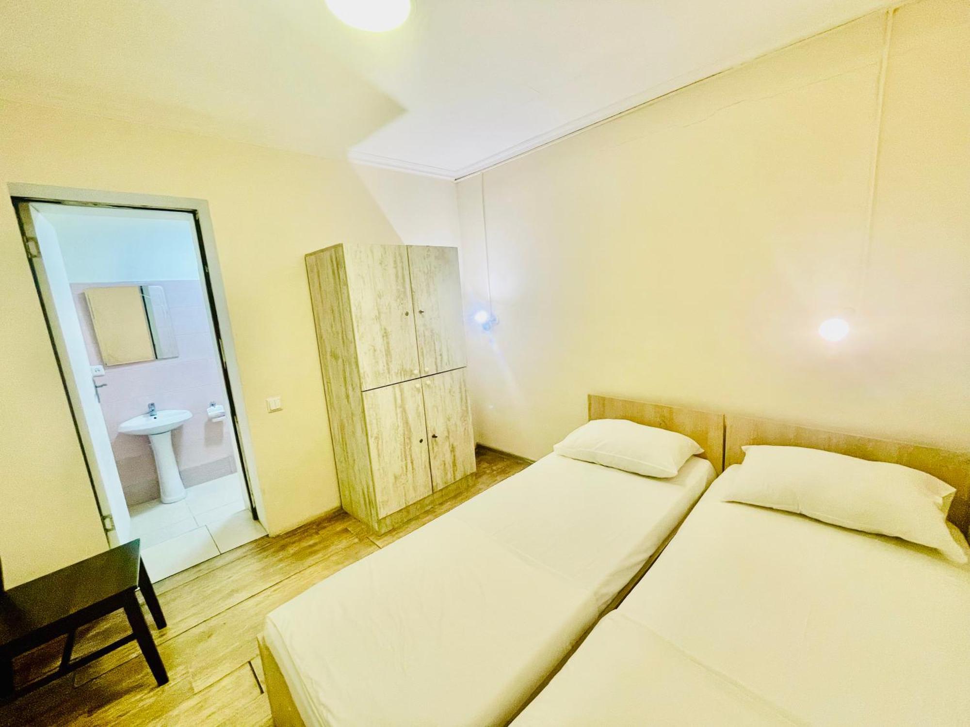 Hotel Klarastan Bon Voyage 第比利斯 外观 照片