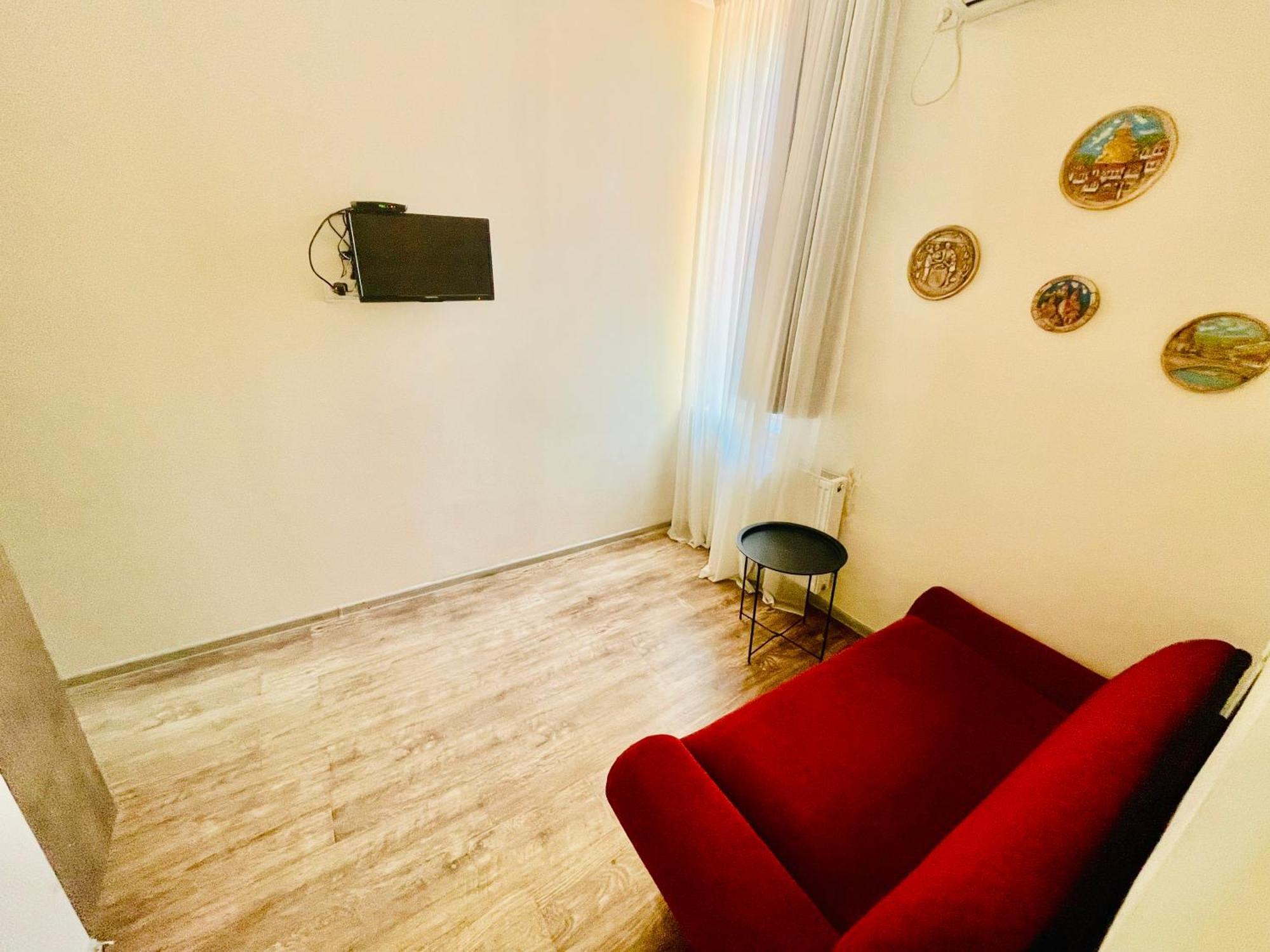 Hotel Klarastan Bon Voyage 第比利斯 外观 照片