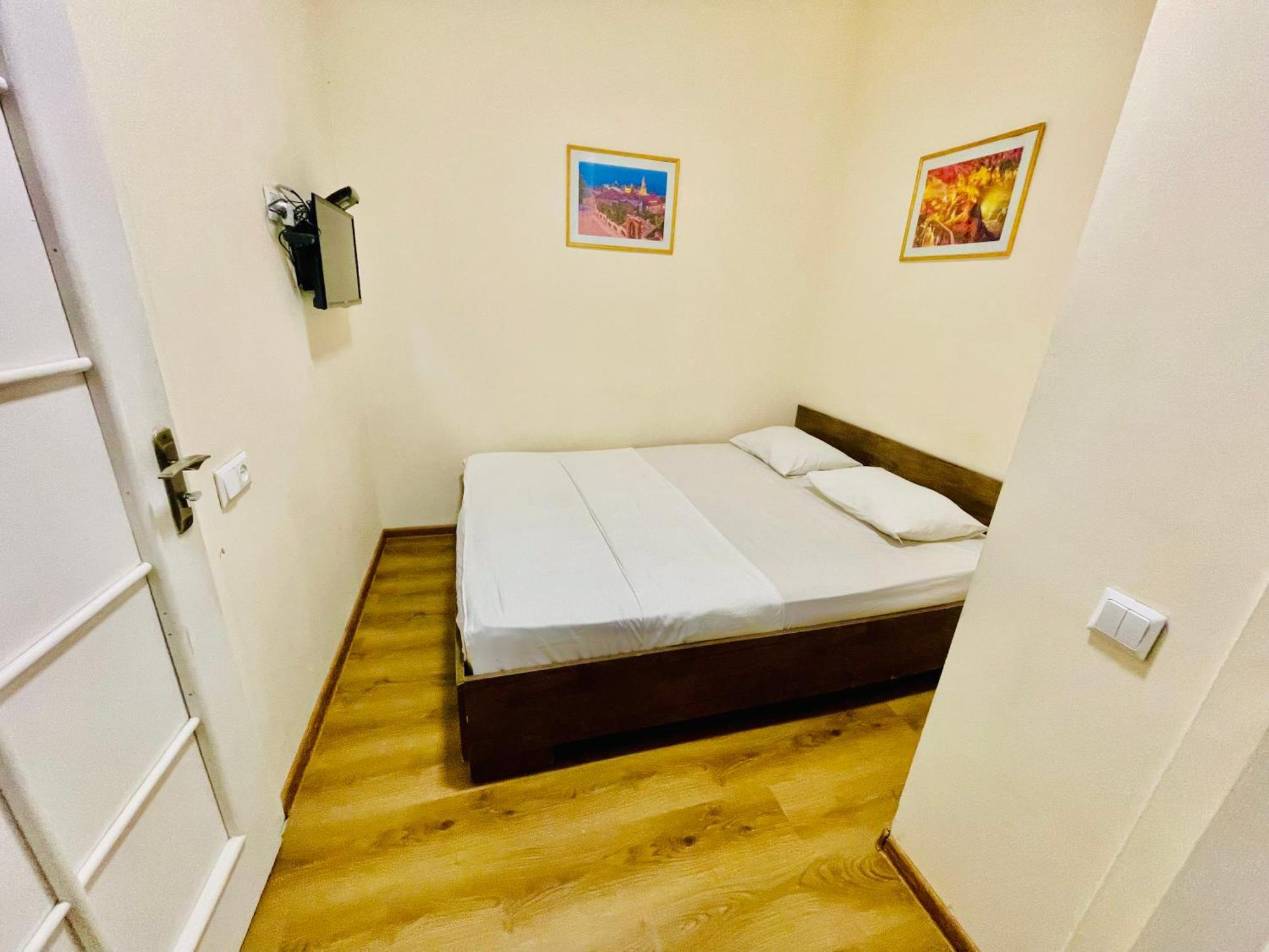 Hotel Klarastan Bon Voyage 第比利斯 外观 照片