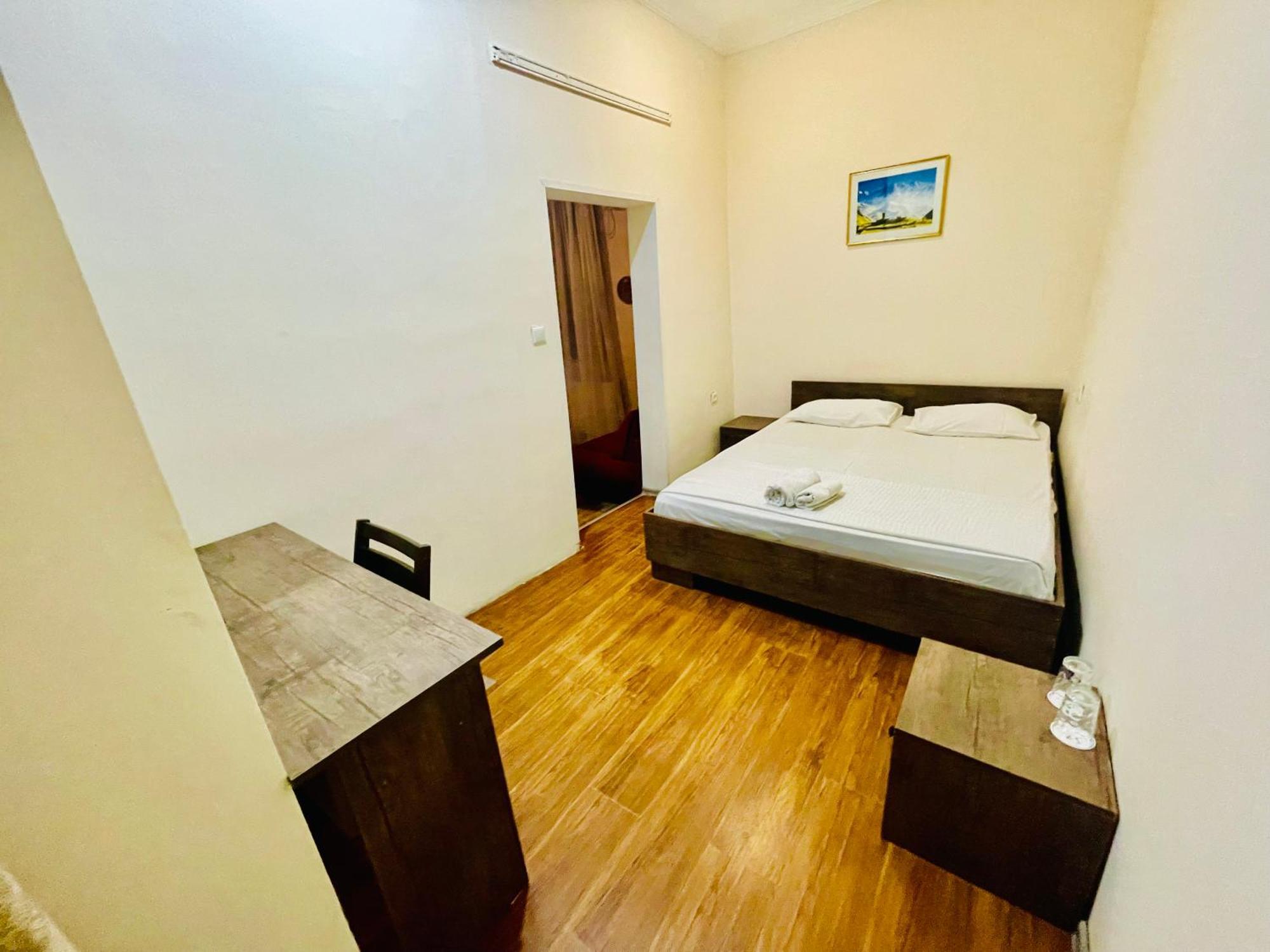 Hotel Klarastan Bon Voyage 第比利斯 外观 照片