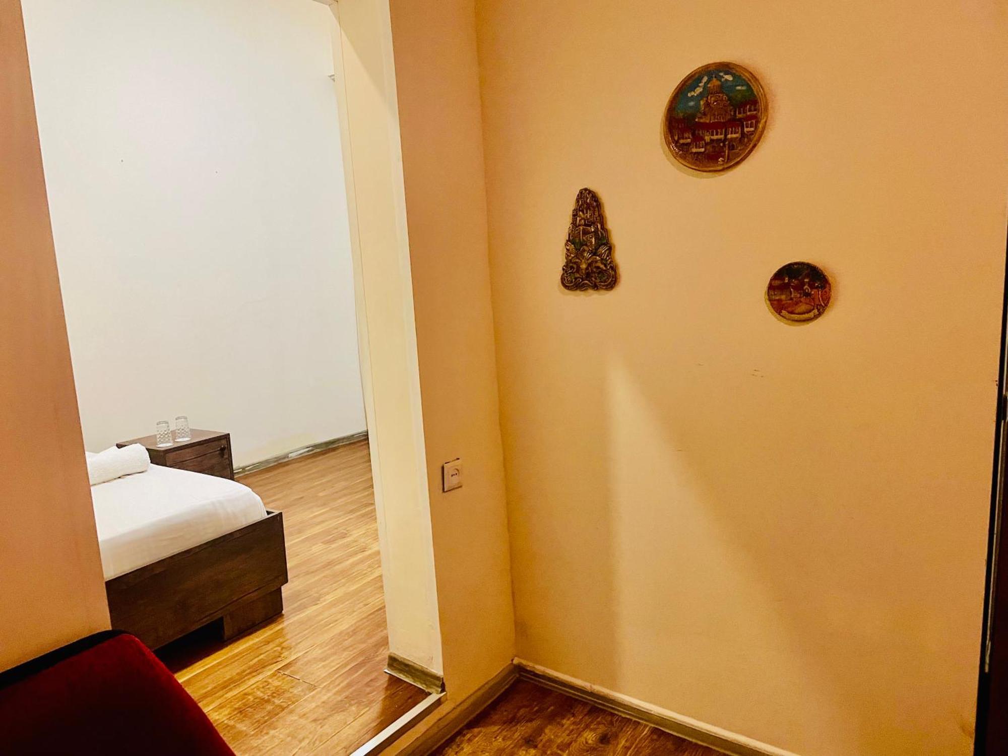 Hotel Klarastan Bon Voyage 第比利斯 外观 照片