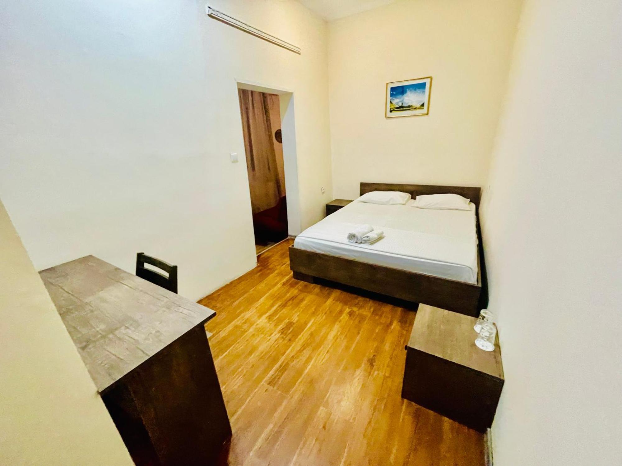 Hotel Klarastan Bon Voyage 第比利斯 外观 照片